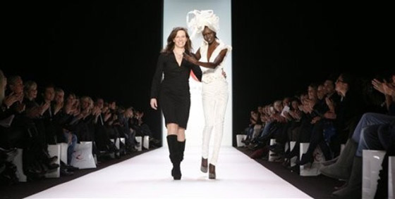 الشرطة السودانية تعتقل عارضي الأزياء بتهمة وضع المكياج!  صورة رقم 13