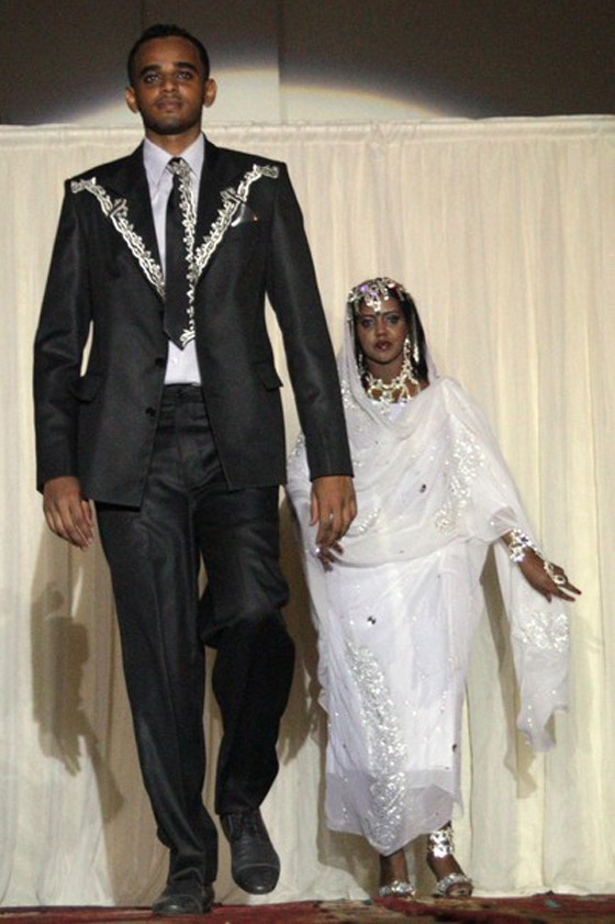 الشرطة السودانية تعتقل عارضي الأزياء بتهمة وضع المكياج!  صورة رقم 8