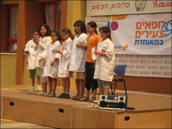 اختتام مشروع الأطباء الصغار في ابتدائية المتنبي في سخنين صورة رقم 3