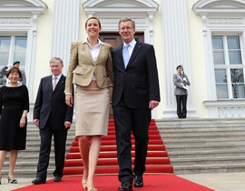 سيدة ألمانيا الأولى تدهش العالم بسحرها الخاص صورة رقم 1 سيدة ألمانيا الأولى تدهش العالم بسحرها الخاص صورة رقم 1