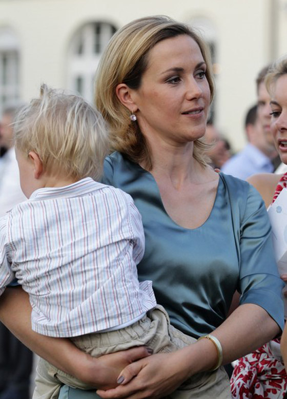 سيدة ألمانيا الأولى تدهش العالم بسحرها الخاص صورة رقم 11 سيدة ألمانيا الأولى تدهش العالم بسحرها الخاص صورة رقم 11