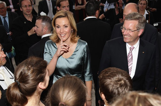 سيدة ألمانيا الأولى تدهش العالم بسحرها الخاص صورة رقم 9 سيدة ألمانيا الأولى تدهش العالم بسحرها الخاص صورة رقم 9