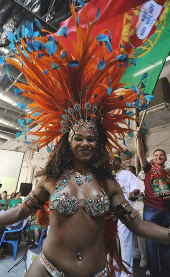 برلسكوني يقيم حفلاً مع 6 راقصات برازيليات في جناح فندقه!! صورة رقم 1 برلسكوني يقيم حفلاً مع 6 راقصات برازيليات في جناح فندقه!! صورة رقم 1