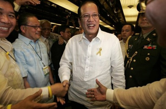 حركة السير تؤخر رئيس الفليبين عن خطابه!! صورة رقم 2 حركة السير تؤخر رئيس الفليبين عن خطابه!! صورة رقم 2