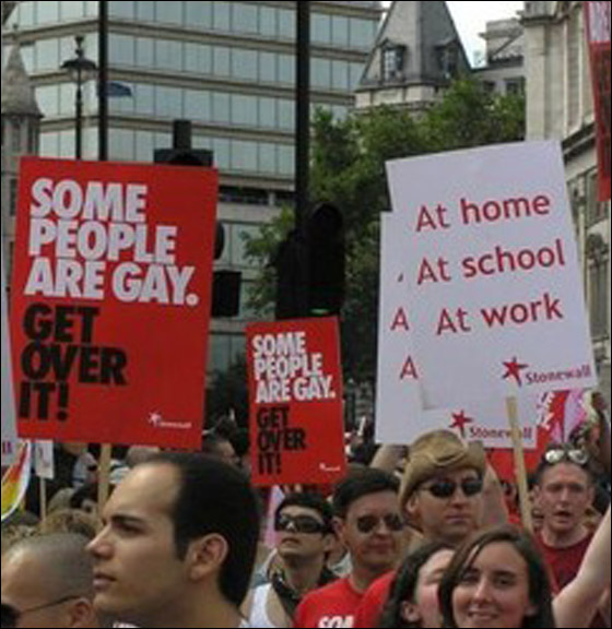 5 مليون شخص تظاهروا في لندن مطالبين بحقوق المثليين! صورة رقم 7 5 مليون شخص تظاهروا في لندن مطالبين بحقوق المثليين! صورة رقم 7