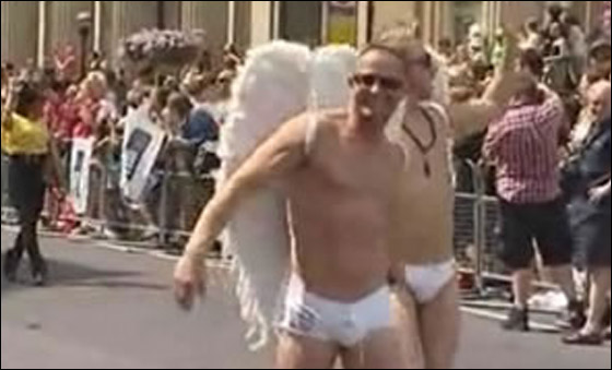 5 مليون شخص تظاهروا في لندن مطالبين بحقوق المثليين! صورة رقم 8 5 مليون شخص تظاهروا في لندن مطالبين بحقوق المثليين! صورة رقم 8