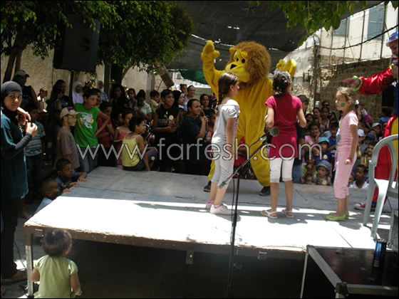 المئات يشاركون في مهرجان 