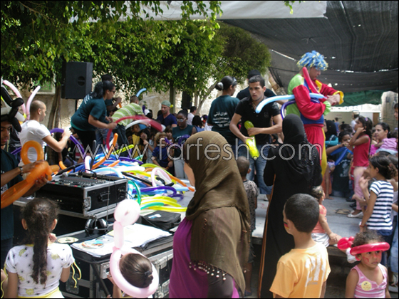 المئات يشاركون في مهرجان 