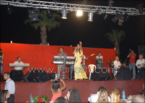 بنت الجنوب مي حريري تلهب شاطىء صور الجنوبي   صورة رقم 2