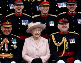 جولة التقشف تشمل ملكة بريطانيا اليزابيث الثانية! صورة رقم 1