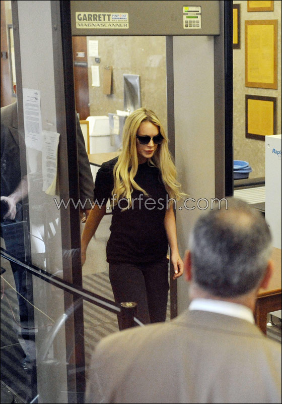 كيف تصرفت ليندسي بعد إصدار حكم بسجنها مدة 90 يوما؟ا  صورة رقم 3