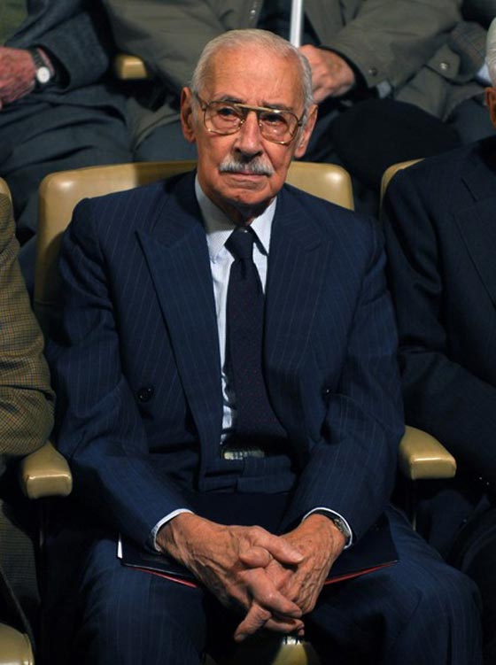 خلال محاكمته.. الديكتاتور الأرجنتيني فيديلا ينام!!!  صورة رقم 6