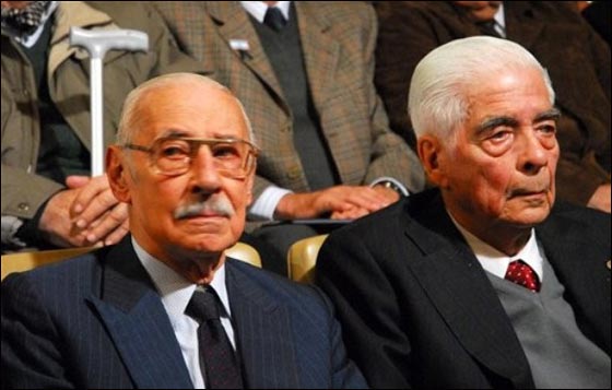 خلال محاكمته.. الديكتاتور الأرجنتيني فيديلا ينام!!!  صورة رقم 3