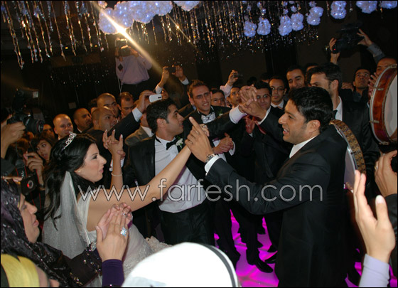 حماقي يهدي ابن خاله رقصه في يوم زفافه   صورة رقم 5