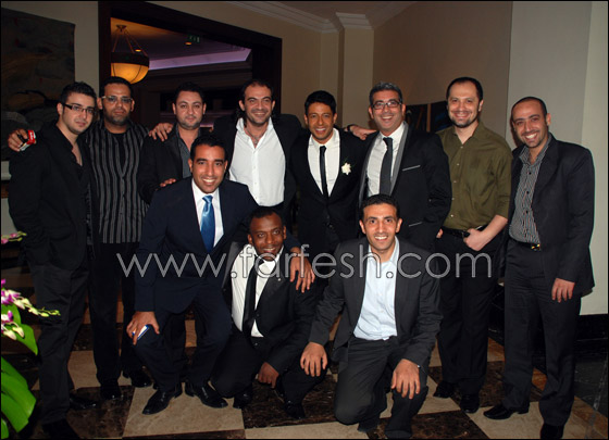 حماقي يهدي ابن خاله رقصه في يوم زفافه   صورة رقم 7