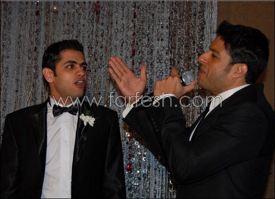 حماقي يهدي ابن خاله رقصه في يوم زفافه   صورة رقم 8