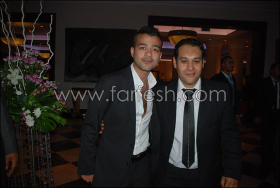 حماقي يهدي ابن خاله رقصه في يوم زفافه   صورة رقم 18