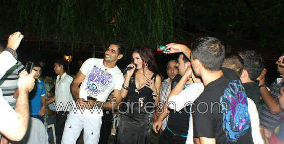 دومينيك تصل إلى حفل حاصبيا بسيارة مارسيدس تحمل اسمها        صورة رقم 8