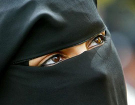 سوري يتحرش بسعودية داخل المسجد!! صورة رقم 1