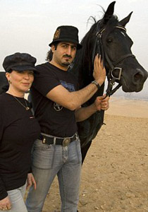 صوت بن لادن تناهى لمسامع نجله فخسر زوجته وأدخل المصحة صورة رقم 1 صوت بن لادن تناهى لمسامع نجله فخسر زوجته وأدخل المصحة صورة رقم 1