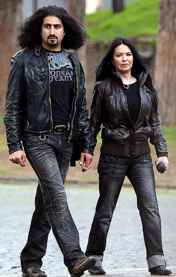 صوت بن لادن تناهى لمسامع نجله فخسر زوجته وأدخل المصحة صورة رقم 3 صوت بن لادن تناهى لمسامع نجله فخسر زوجته وأدخل المصحة صورة رقم 3