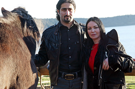 صوت بن لادن تناهى لمسامع نجله فخسر زوجته وأدخل المصحة صورة رقم 10 صوت بن لادن تناهى لمسامع نجله فخسر زوجته وأدخل المصحة صورة رقم 10