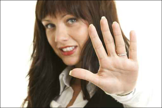 رفضت الحصول على رقمه بعد ان تحرش بها.. فطعنها! صورة رقم 1 رفضت الحصول على رقمه بعد ان تحرش بها.. فطعنها! صورة رقم 1