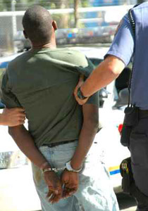 لكي لا تفقد ابنها الى الابد أدخلته السجن! صورة رقم 1