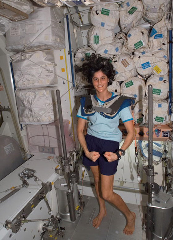 رائدة فضاء هندية ستقوم برحلة الى الفضاء في 2012! صورة رقم 1 رائدة فضاء هندية ستقوم برحلة الى الفضاء في 2012! صورة رقم 1