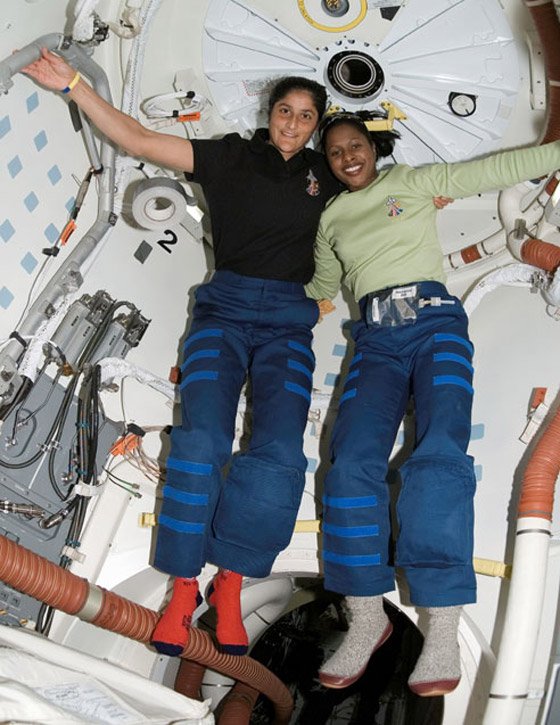 رائدة فضاء هندية ستقوم برحلة الى الفضاء في 2012! صورة رقم 7 رائدة فضاء هندية ستقوم برحلة الى الفضاء في 2012! صورة رقم 7