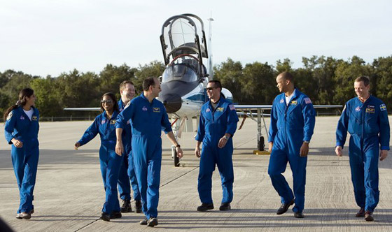 رائدة فضاء هندية ستقوم برحلة الى الفضاء في 2012! صورة رقم 6 رائدة فضاء هندية ستقوم برحلة الى الفضاء في 2012! صورة رقم 6