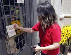 مجموعة من المخربين شوهت قبر ملك البوب مايكل جاكسون صورة رقم 1 مجموعة من المخربين شوهت قبر ملك البوب مايكل جاكسون صورة رقم 1