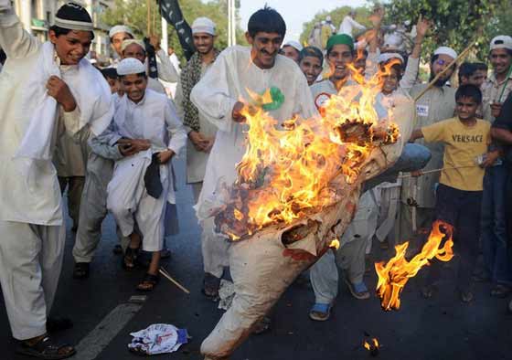 الـ FBI يحذر من قتل رسامة الكاريكاتير التي رسمت النبي        صورة رقم 7