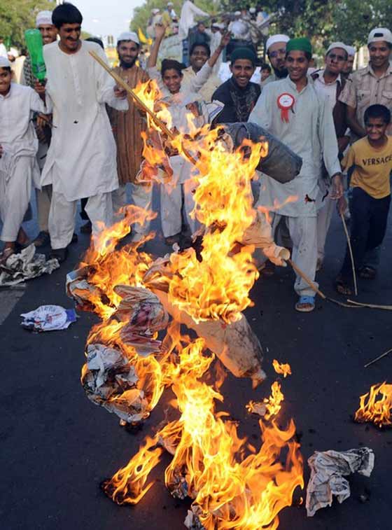 الـ FBI يحذر من قتل رسامة الكاريكاتير التي رسمت النبي        صورة رقم 5