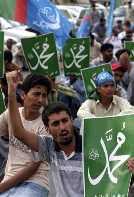 الـ FBI يحذر من قتل رسامة الكاريكاتير التي رسمت النبي        صورة رقم 8