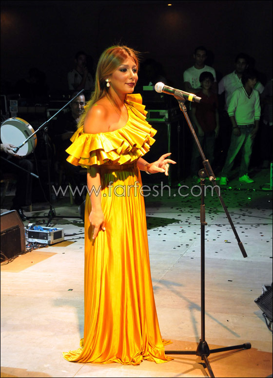 أصالة ترتدي الأصفر وديانا تتألق بالأسود في حفل سافواي صورة رقم 5 أصالة ترتدي الأصفر وديانا تتألق بالأسود في حفل سافواي صورة رقم 5