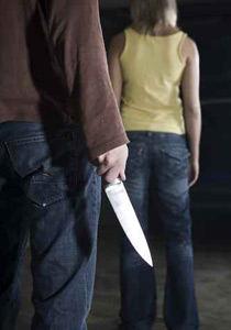 استخدم منشارا كهربائيا وقطّع والديه لكنه فشل في حرقهما! صورة رقم 1