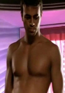 هل سيفي إنريكي إغلسياس بوعده ويتزلج عارياً؟!! صورة رقم 1 هل سيفي إنريكي إغلسياس بوعده ويتزلج عارياً؟!! صورة رقم 1