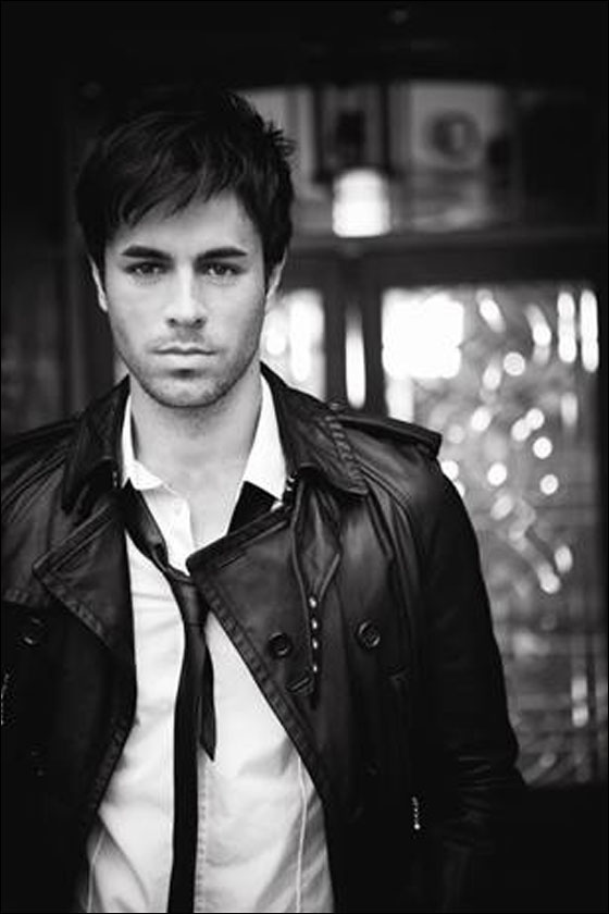 هل سيفي إنريكي إغلسياس بوعده ويتزلج عارياً؟!! صورة رقم 8 هل سيفي إنريكي إغلسياس بوعده ويتزلج عارياً؟!! صورة رقم 8