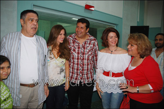 نيكول سابا وهاني رمزي أمام ميكروفون الاذاعة صورة رقم 19 نيكول سابا وهاني رمزي أمام ميكروفون الاذاعة صورة رقم 19