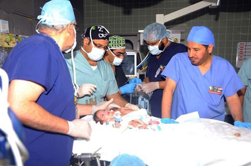 نجاح عملية فصل التوأم السيامي العراقي في الرياض  صورة رقم 4