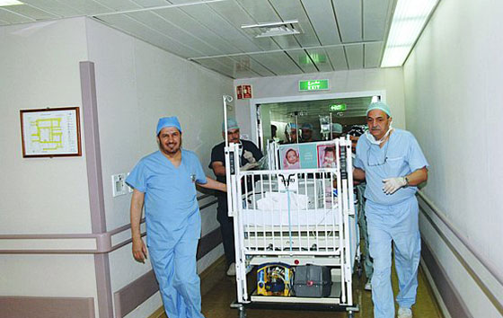 نجاح عملية فصل التوأم السيامي العراقي في الرياض  صورة رقم 3