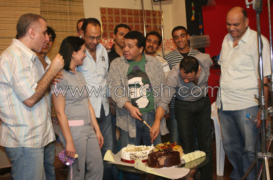 الاحتفال بعيد ميلاد احمد ادم وسط فريق عمل الفوريجي صورة رقم 2 الاحتفال بعيد ميلاد احمد ادم وسط فريق عمل الفوريجي صورة رقم 2