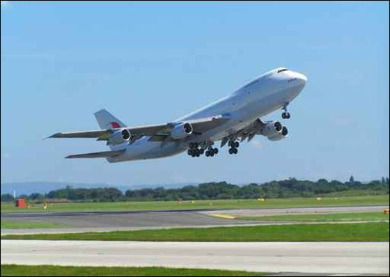 مطار القاهرة: سقوط محرك طائرة سعودية في لحظة الإقلاع! صورة رقم 1