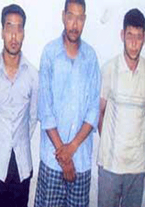 5 شباب يعتدون على ضابط شرطة أثناء إنقاذه فتاة من الاغتصاب صورة رقم 1