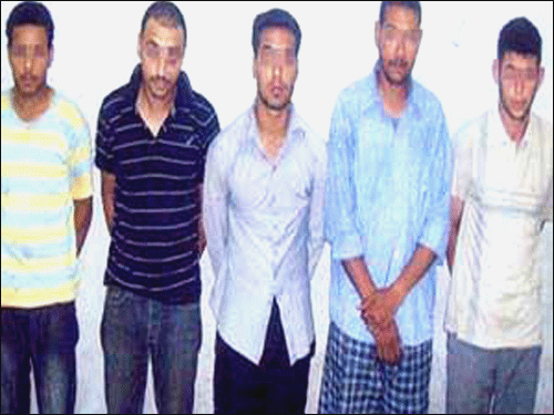 5 شباب يعتدون على ضابط شرطة أثناء إنقاذه فتاة من الاغتصاب صورة رقم 2