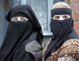 خيرت فيلدز يبني خيرت فيلدز يبني