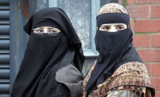 خيرت فيلدز يبني خيرت فيلدز يبني