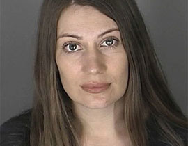 بعد 14 سنة التقت إبنها.. فتحركت مشاعرها النوعية واغتصبته!! صورة رقم 1 بعد 14 سنة التقت إبنها.. فتحركت مشاعرها النوعية واغتصبته!! صورة رقم 1