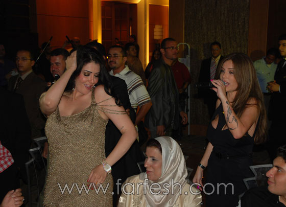 هل عادت غادة إلى خطيبها في حفل تخرج ابنتها روتانا؟  صورة رقم 16